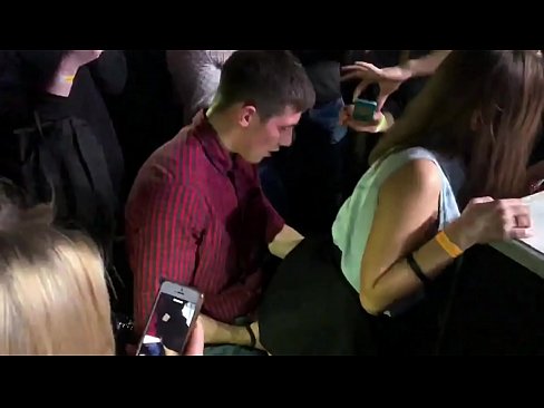 ❤️ Alvöru kynlíf á rússneskum næturklúbbi. 18 ára rússnesk stúlka í endaþarmsopi og leggöngum fokið á næturklúbbi Ofsagt kynlíf á is.josporn-com.ru ️❤